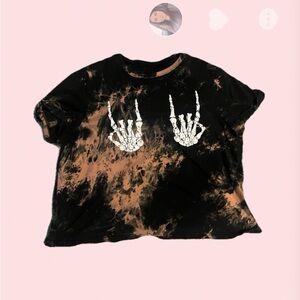 L shirt- skeleton hands